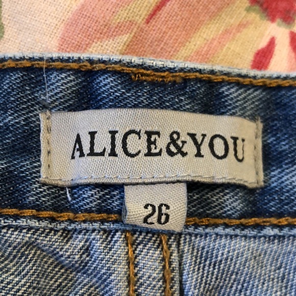 ALICE & YOU Size 26 Denim Shorts Floral Embroidered Fold-Hem  Distressing $69NEW - Picture 11 of 16